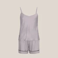 розовый
